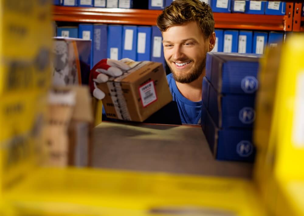 How should auto parts be packaged?